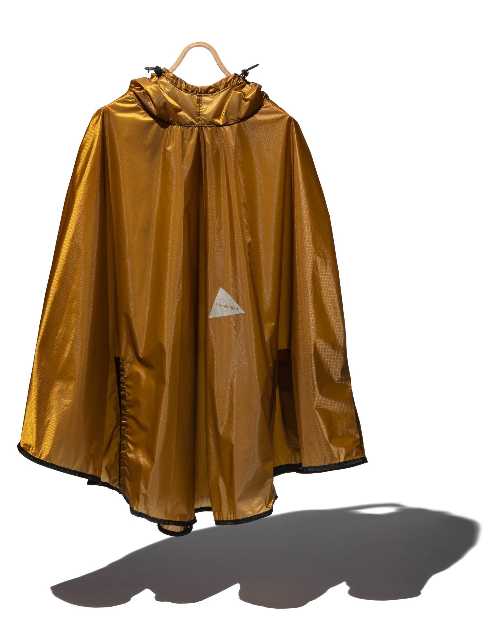 Sil Poncho – WORDS SOUNDS COLORS & SHAPES