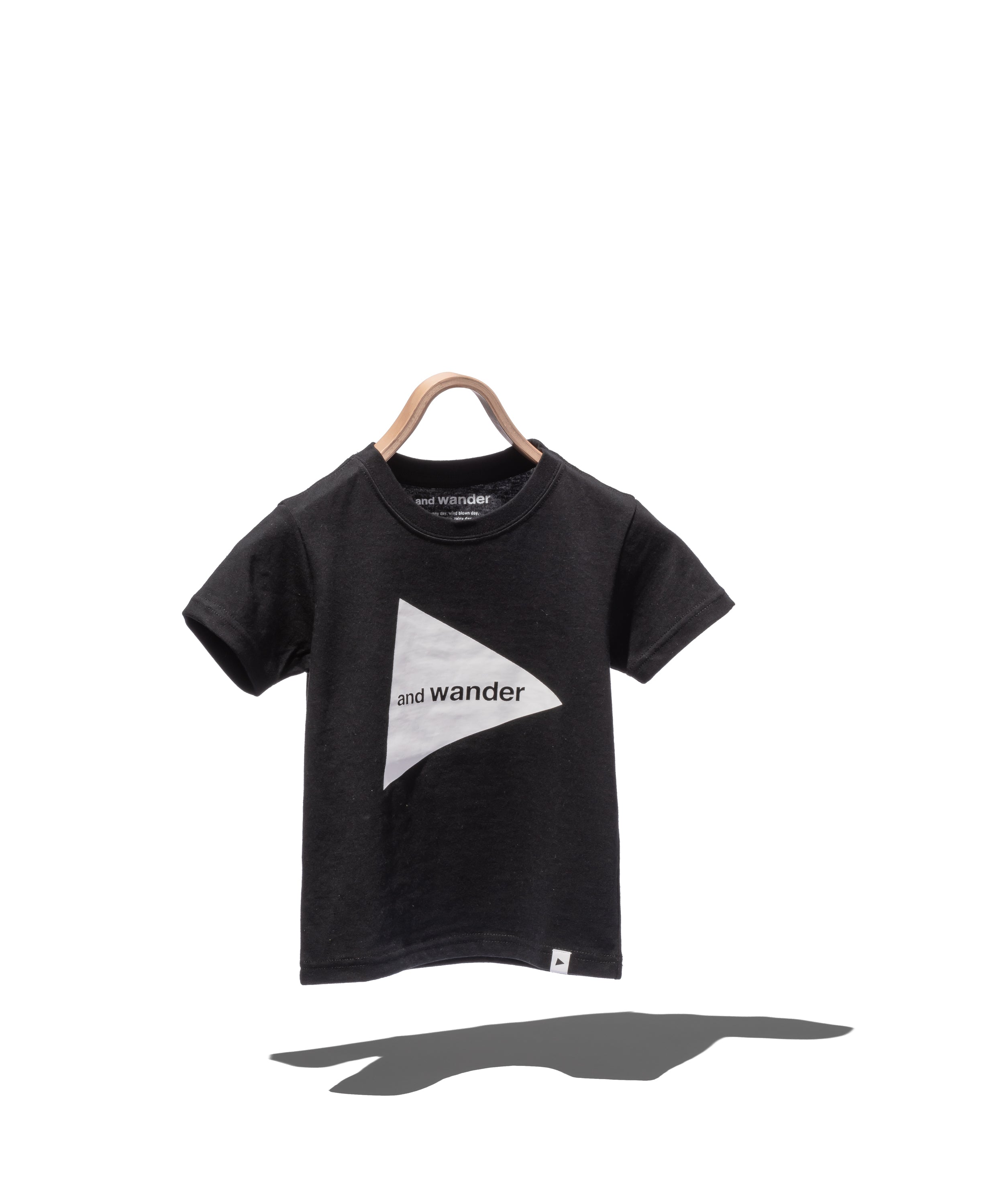 and wander big logo T kids
