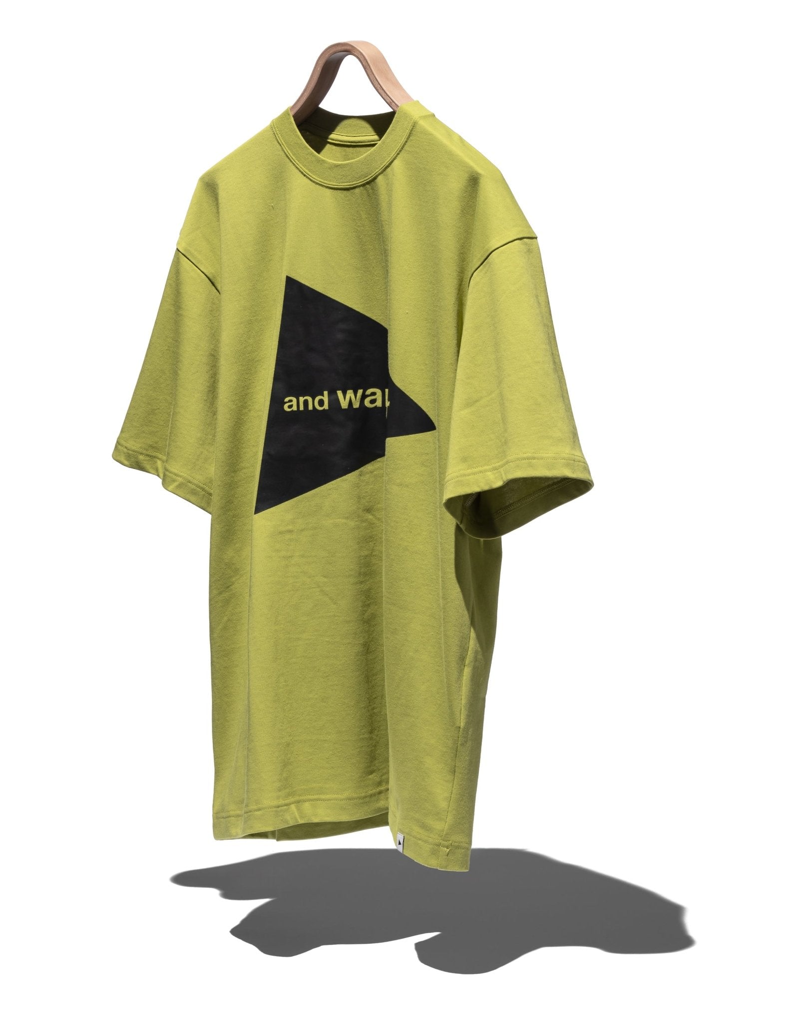 and wander big logo T - AND WANDER