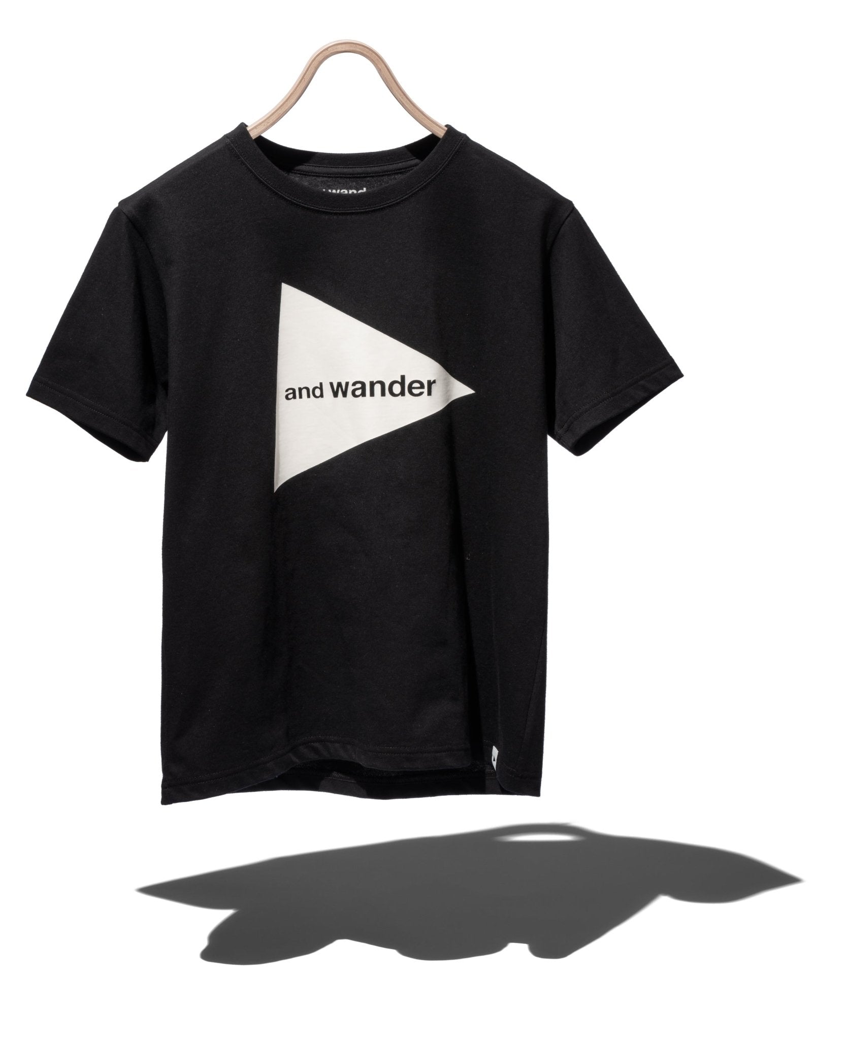and wander big logo T - AND WANDER