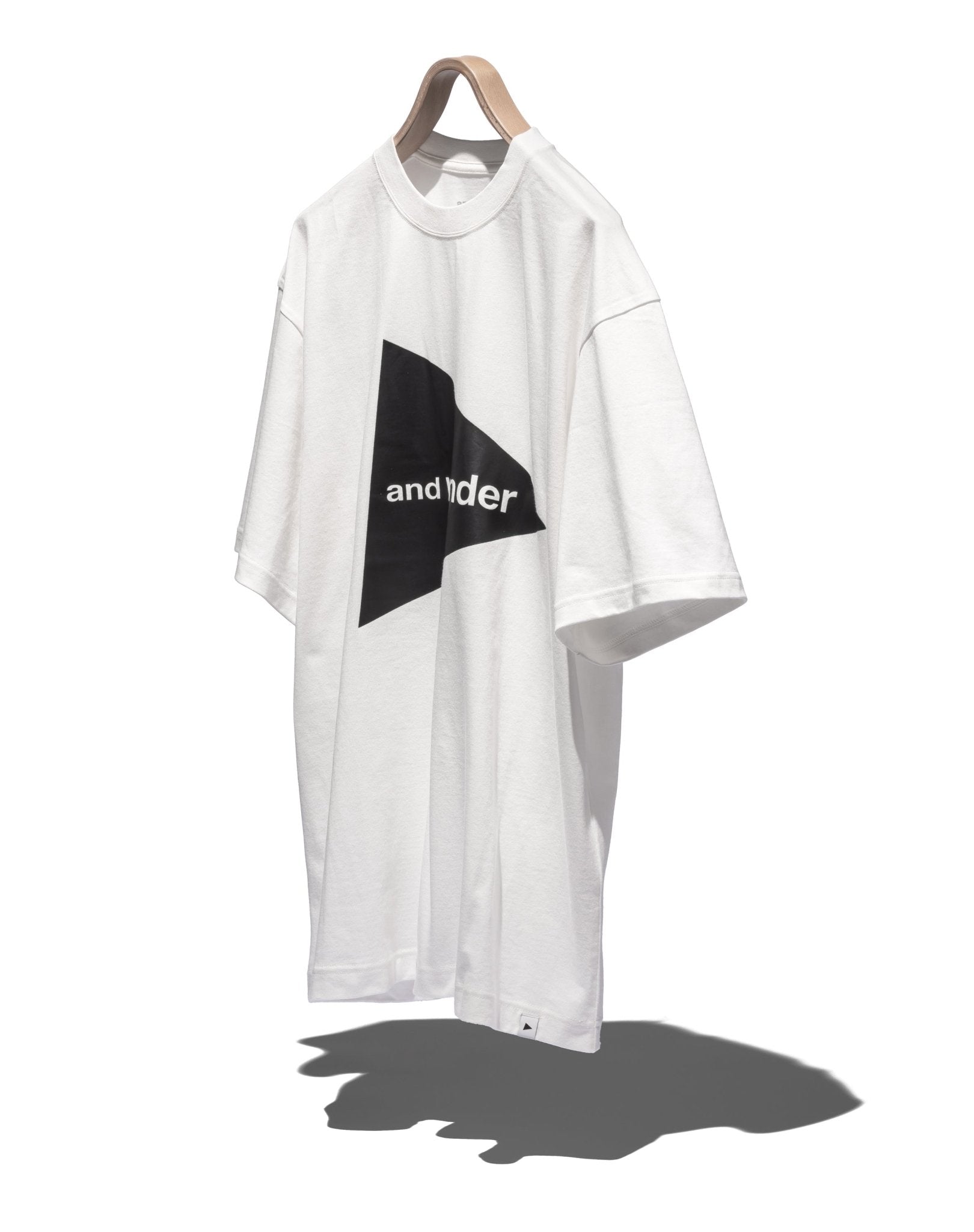 and wander big logo T - AND WANDER