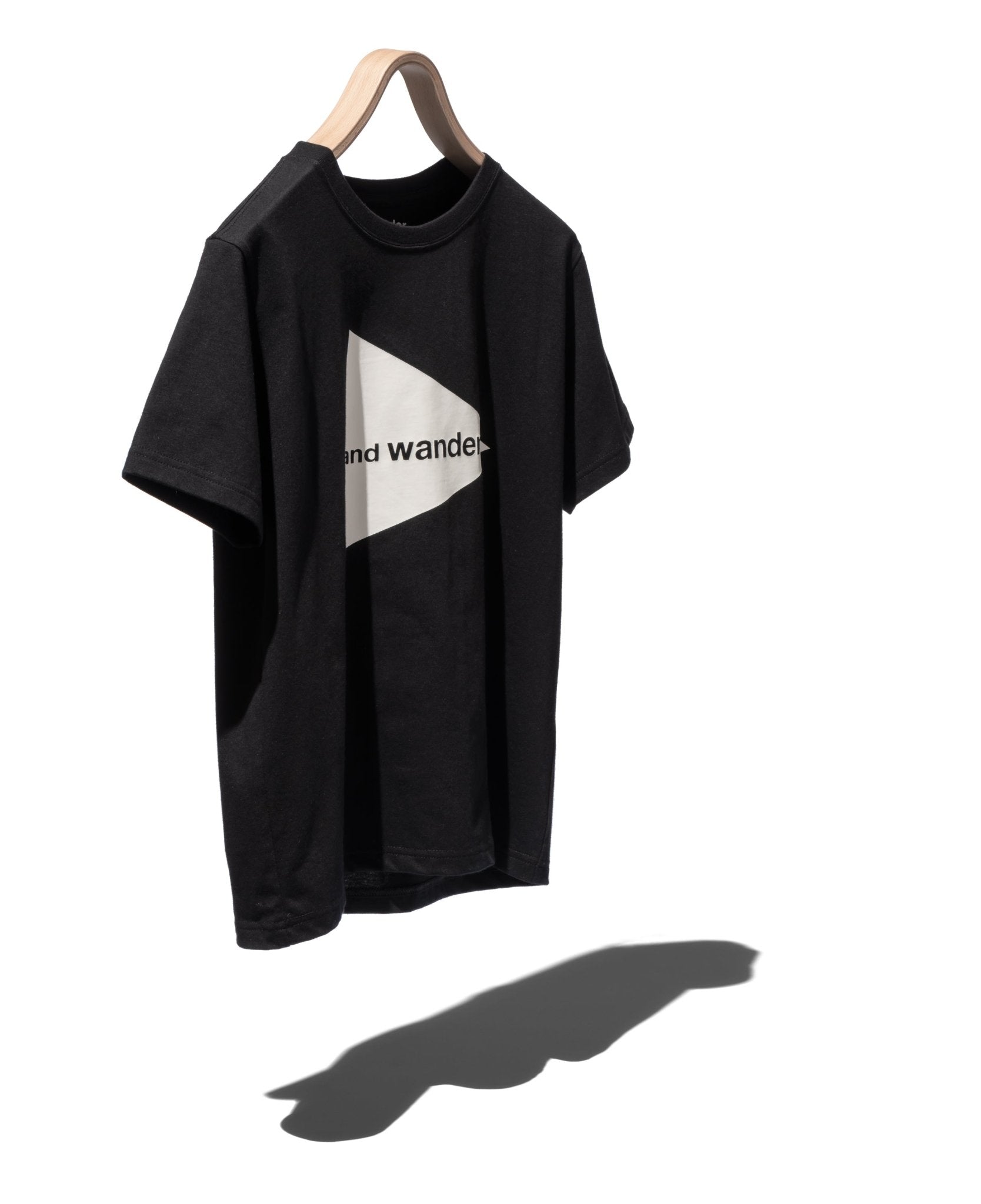 and wander big logo T - AND WANDER