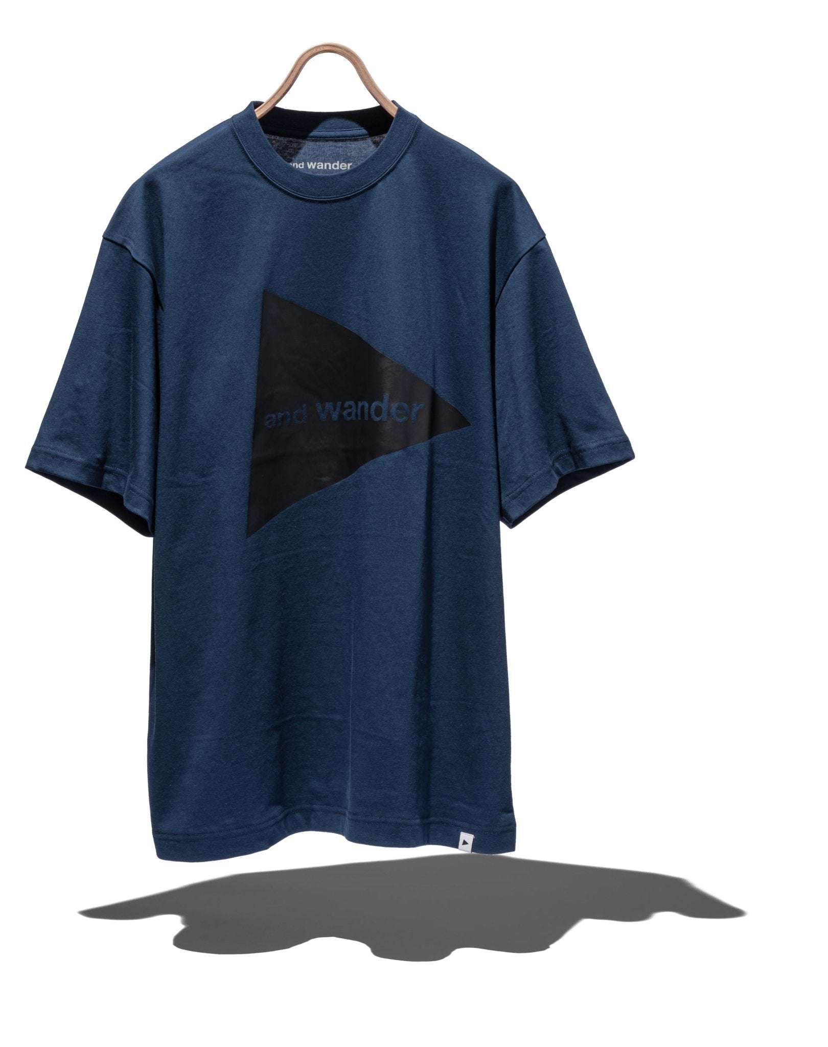 and wander big logo T - AND WANDER