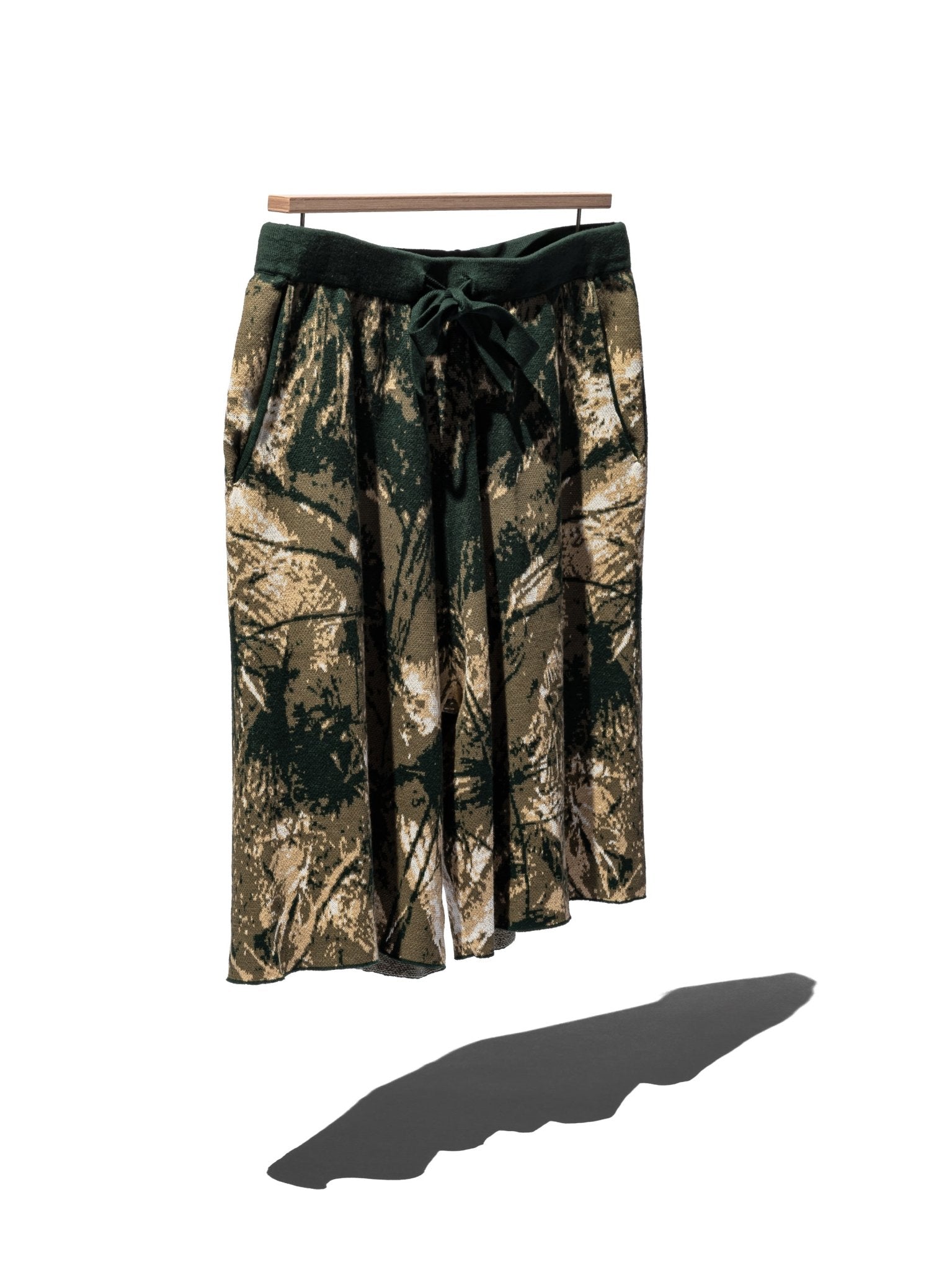 JUNGLE PATTERN KNIT SHORT PANTS - WHITE MOUNTAINEERING