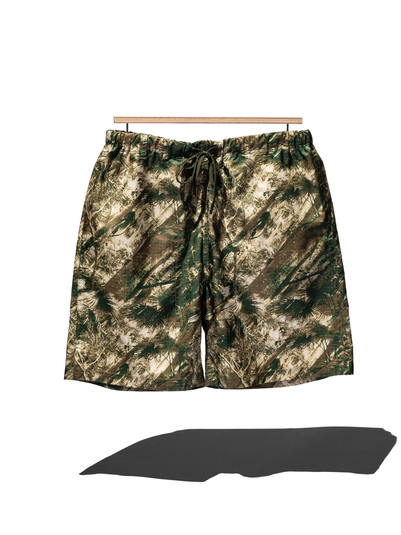 JUNGLE PATTERN SHORT PANTS - WHITE MOUNTAINEERING