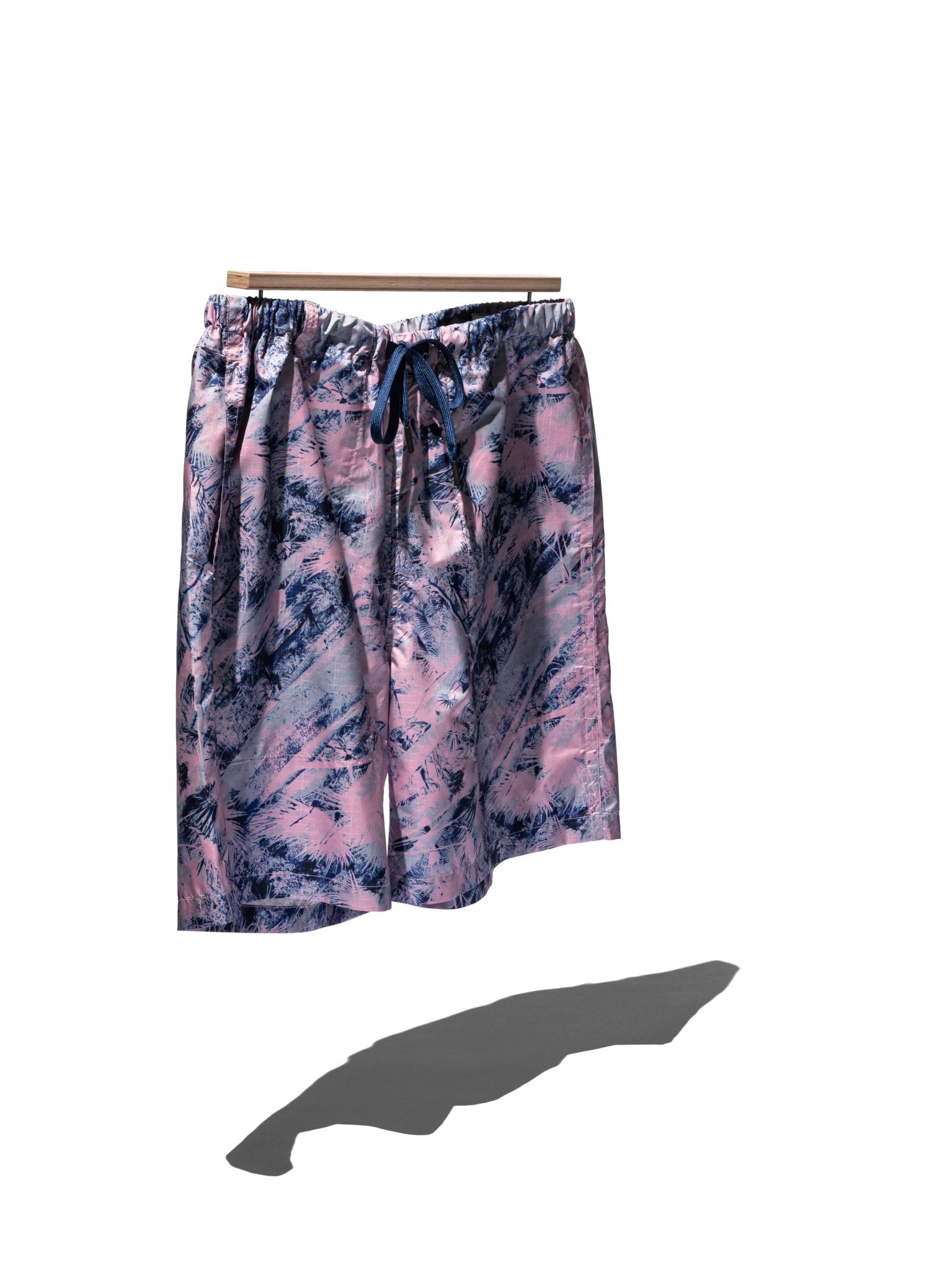 JUNGLE PATTERN SHORT PANTS - WHITE MOUNTAINEERING