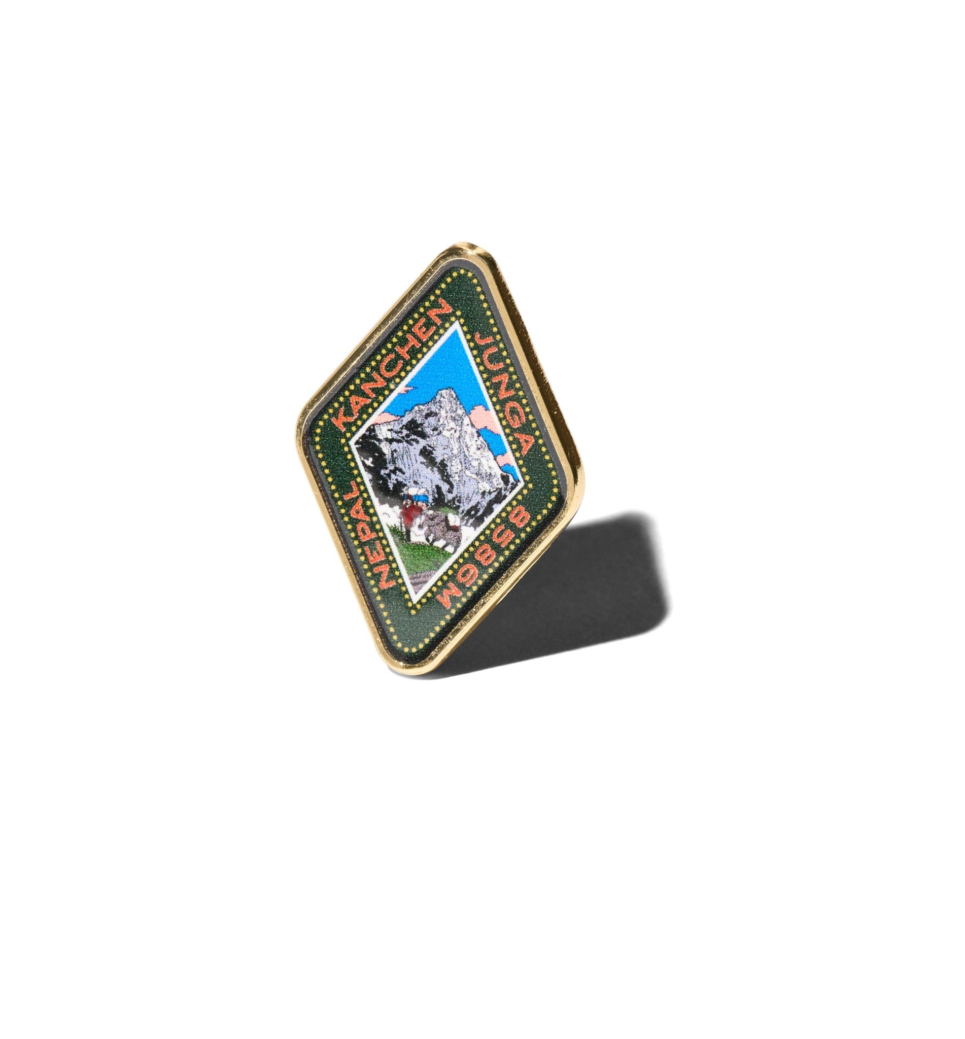 MOUNTAIN PIN : KACHENJUNGA - A YOUNG HIKER
