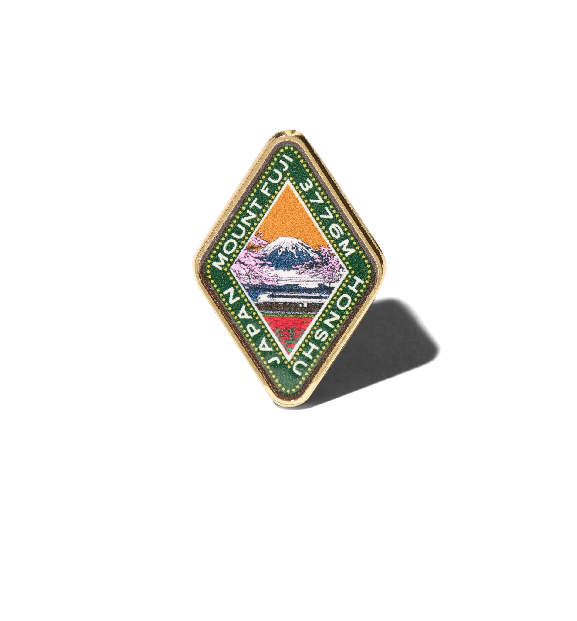 MOUNTAIN PIN : MOUNT FUJI - A YOUNG HIKER