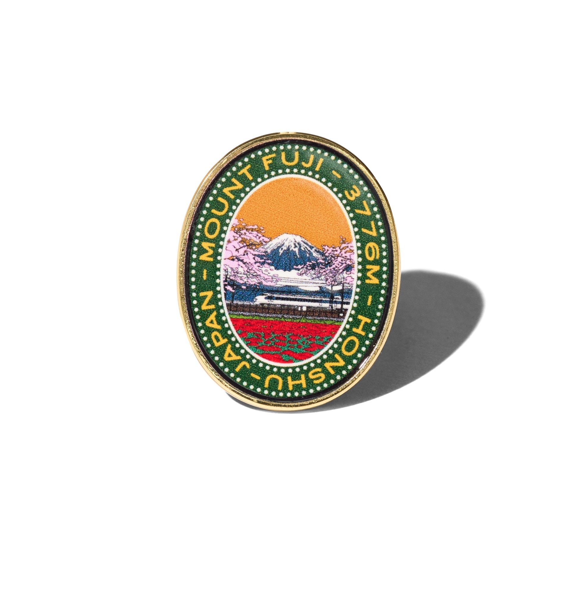 MOUNTAIN PIN : MOUNT FUJI - A YOUNG HIKER