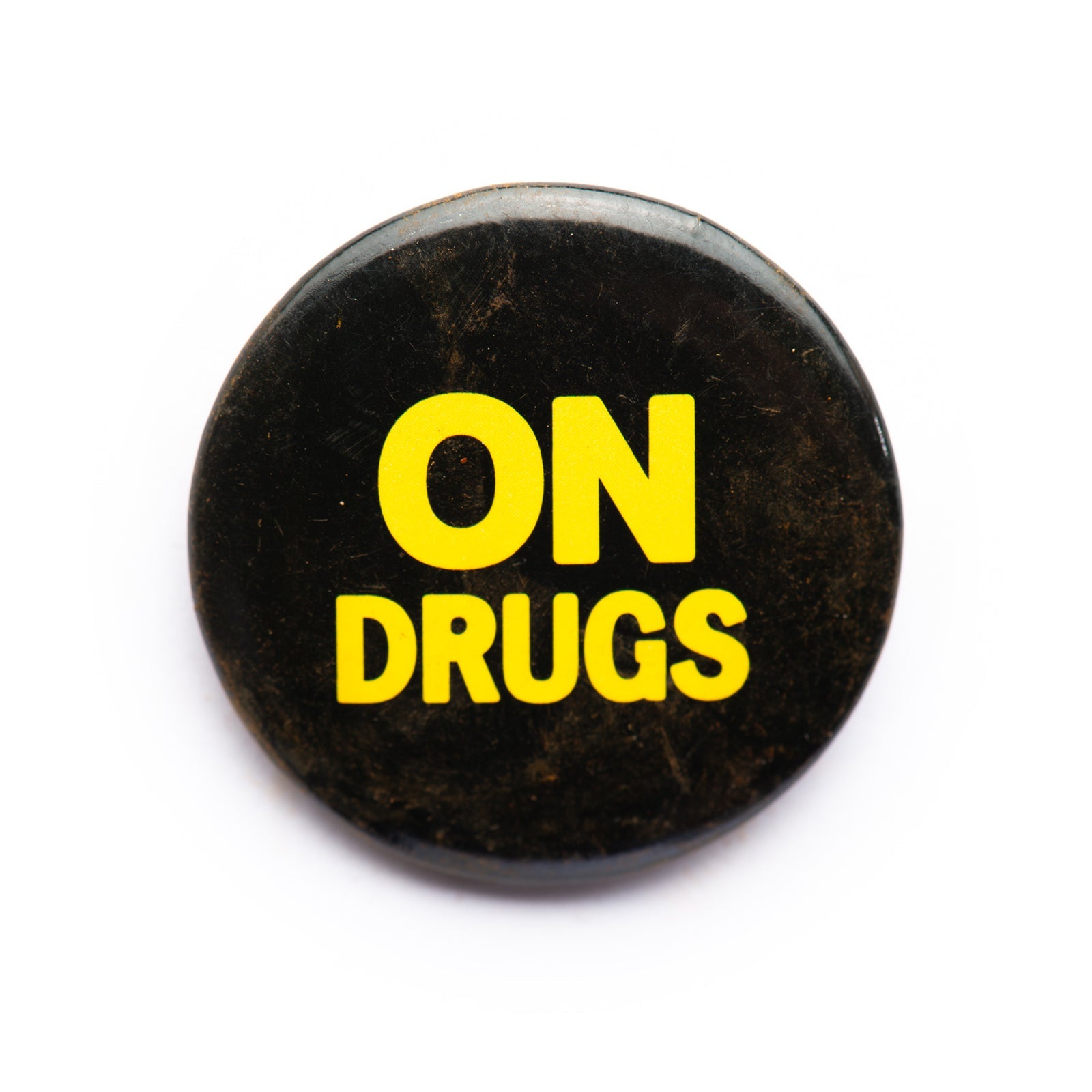 "On Dr*gs" button pin - RADICAL MEDIA ARCHIVE