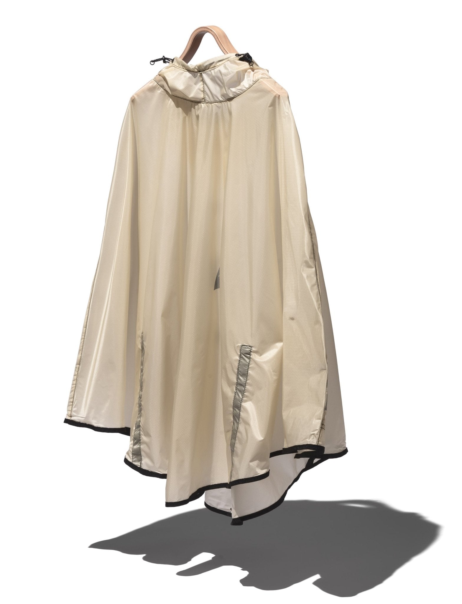 Sil Poncho – WORDS SOUNDS COLORS & SHAPES